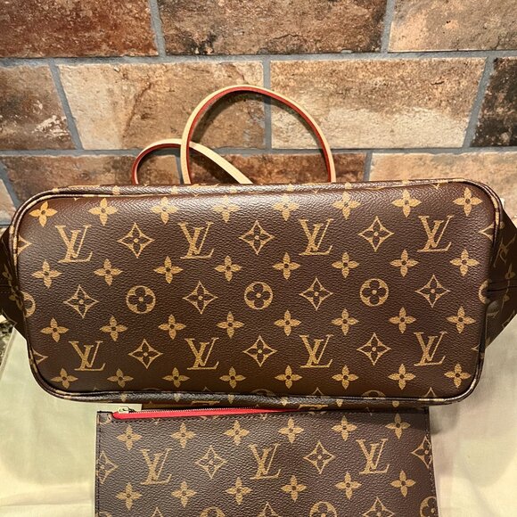 Louis Vuitton Neverfull MM Monogram Tote - Picture 5 of 10